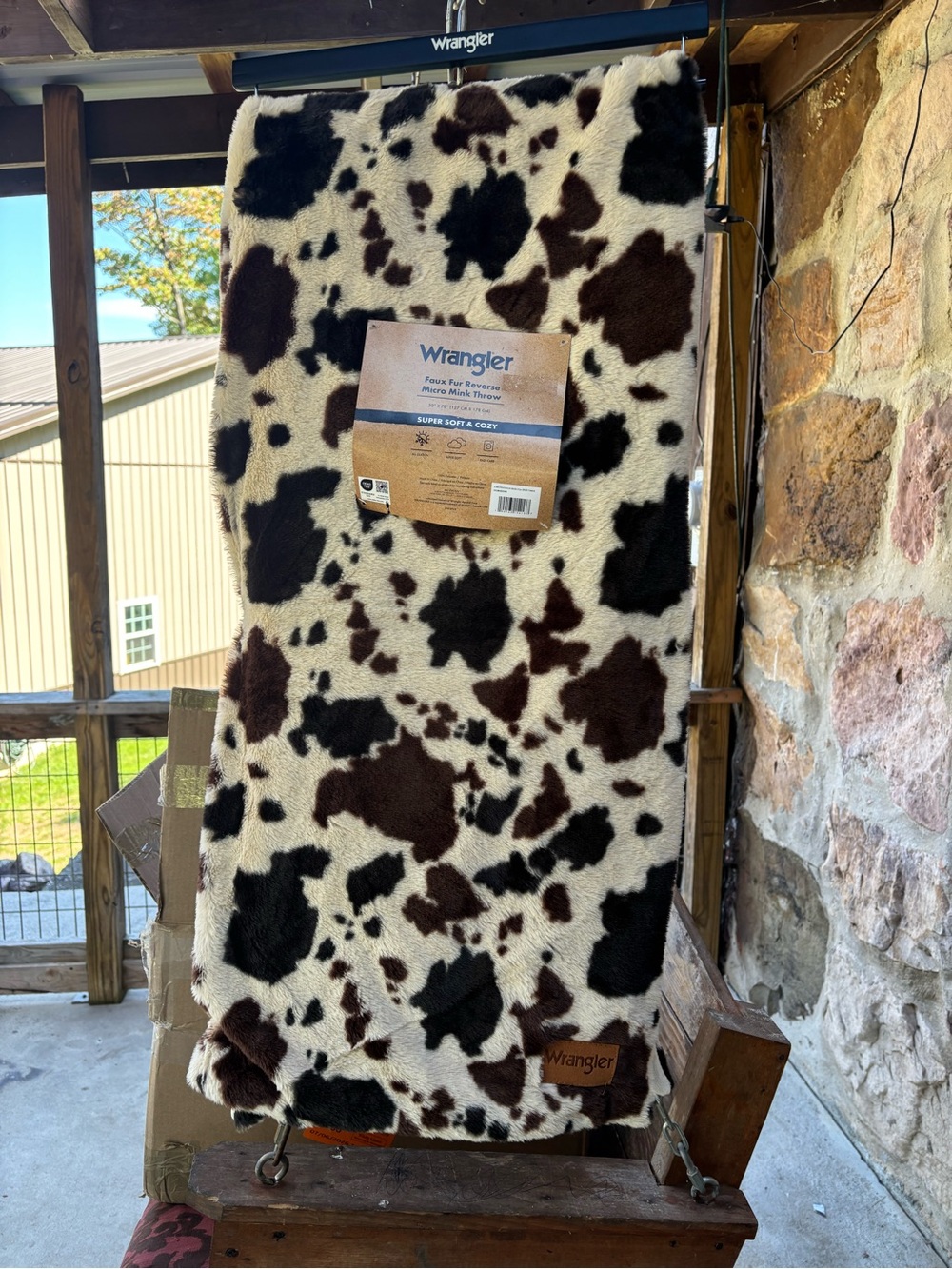 Nwt Wrangler Cream and Brown Cowhide Throw Blanket